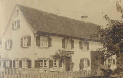 Das historische Gebäude in der Christoph-Rodt-Straße 8 in Illertissen um 1900.